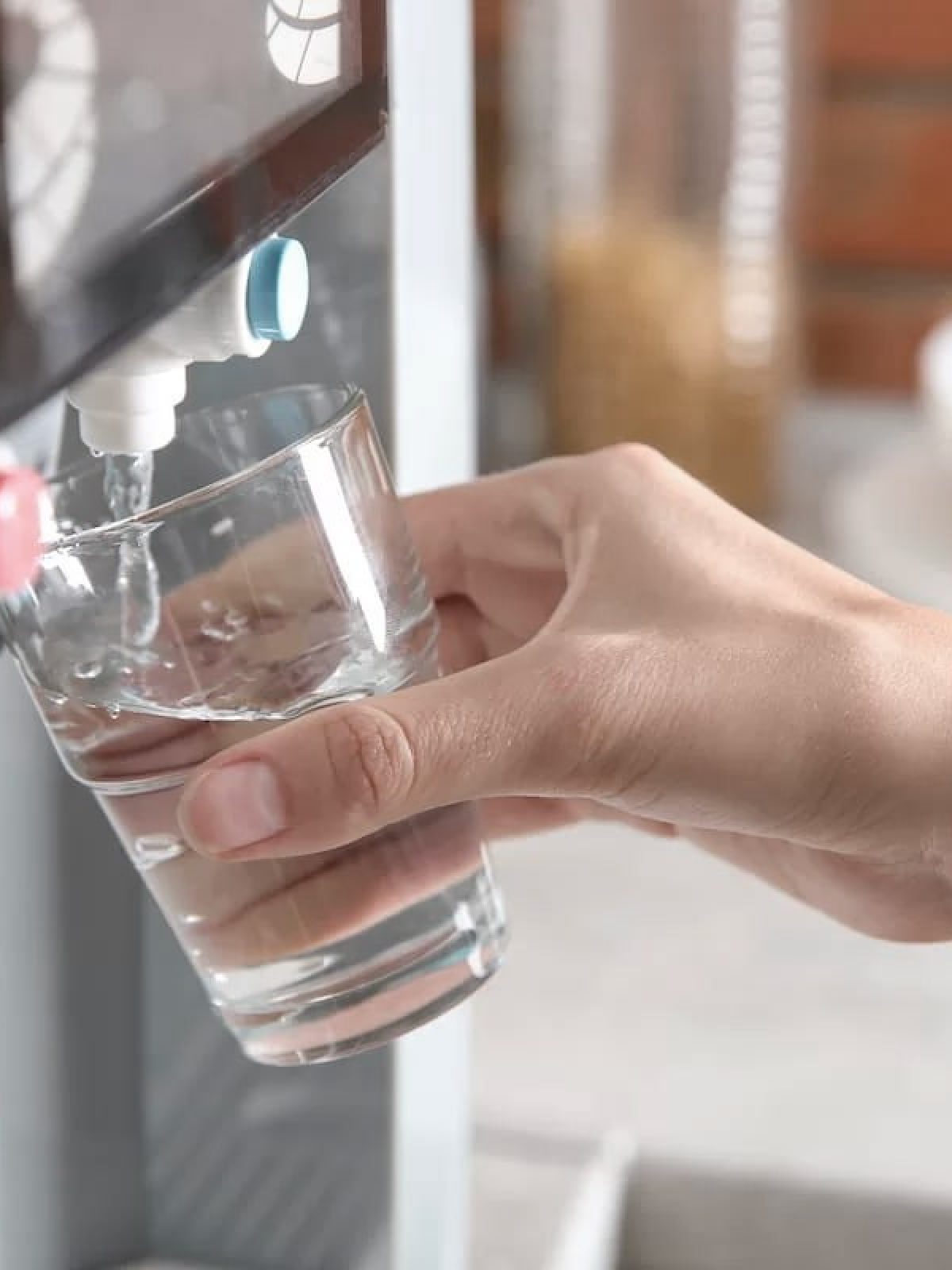 Erogazione acqua da dispenser
